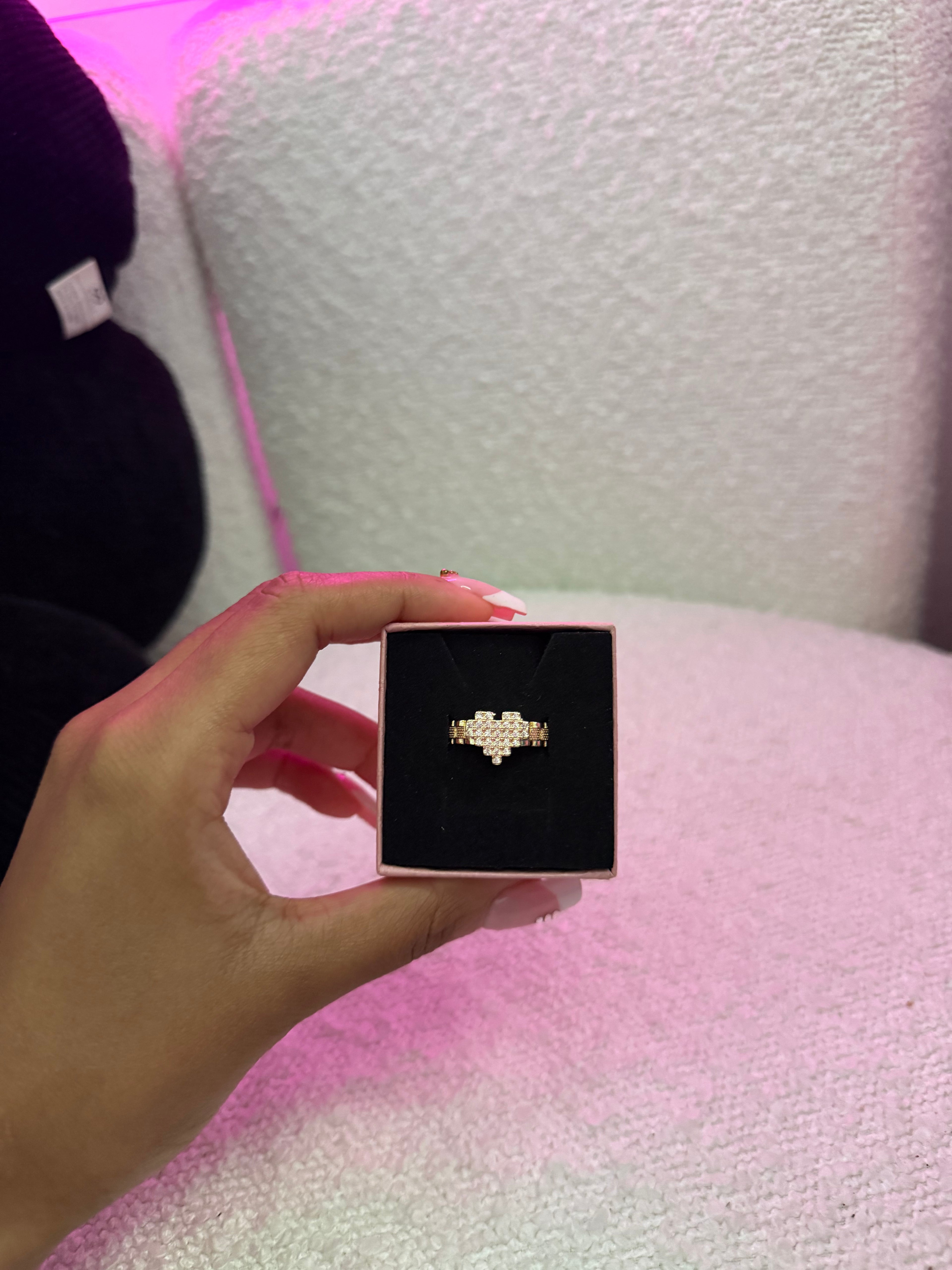 White DMND Rolx Heart Ring